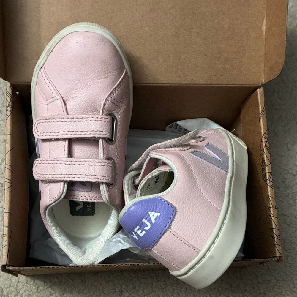 EUC kids VEJA sneakers 10T